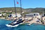 Bodrum’da 978 milyon liralık dev yelkenli suya indirildi