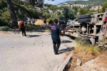 Bodrum’da devrilen kamyonda sıkışan 3 kişi kurtarıldı