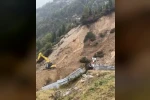 Boğaz Yaylası yolunda iş makineleri heyelanlarla mücadele ediyor