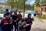Bohçacı kılığında geldikleri köyde 880 bin TL’lik soygun yaptılar