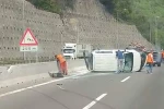 Bolu Dağı’nda otomobil ile çarpışan araç devrildi: Kilometrelerce araç kuyruğu oluştu