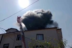 Bolu’da apartmanın çatı katı alev alev yandı
