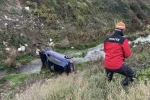 Bolu’da kontrolden çıkan otomobil, dereye uçtu: 2 yaralı