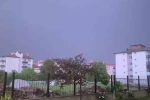 Bolu’da şimşekler geceyi aydınlattı