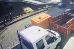 Borçka’da selde tarihi köprünün yıkılma anı kamerada