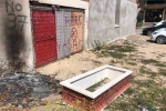 Boş araziye bırakılmış isimli taşı bulunan mezar