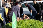 Boşanma duruşmasından çıktı, eşini sırtından bıçakladı