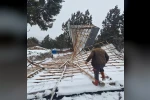 Bozkır'da şiddetli fırtına ahırın çatısını uçurdu
