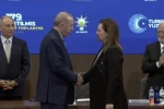 Burcu Köksal, AK Parti'ye geçti