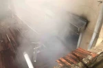 Burdur’da yangında mahsur kalan 2 kadını ekipler kurtardı