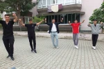 Burhaniyeli gençler gösterilere hazırlanıyorlar