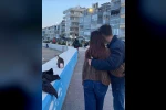 Bursa sahilinde ilginç fotoğraf çözümü: Tripod yerine kedi kullandılar