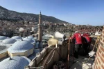 Bursa Ulu Cami’ye Ramazan mahyası: ’Kul hakkından sakın’ 