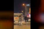 Bursa’da gençlerin tehlikeli yolculuğu kamerada