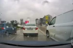 Bursa’da yol verme kavgası: 3 kişi sürücüye saldırdı 