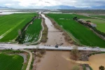 Büyük Menderes nehri, köprü seviyesine yükseldi