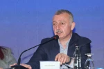 Büyükakın’dan Özel’e: "Sen müfterisin, önce bu yaftadan kurtul, ondan sonra konuş"
