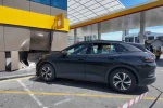 Büyükçekmece’de bir otomobil akaryakıt istasyona daldı