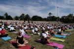 Büyükçekmece’de Dünya Yoga Günü’ne özel yüzlerce kadın yoga yaptı