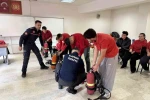 Büyükşehir itfaiyesinden stajyer lise öğrencilerine eğitim desteği