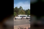 Cadde ortasında dehşet anları: Demir sopalarla darp ettiler