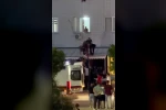 Cam silerken metrelerce yükseklikten düşen genç kız yaralandı