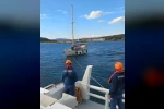 Çanakkale Boğazı’nda makine arızası yapan tekne yedeklenerek çekildi
