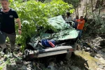 Çanakkale’de dere yatağına uçan araçtaki 2 kişi hayatını kaybetti