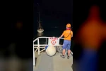 Çanakkale’de sürüklenen teknedeki 2 kişi kurtarıldı