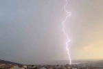 Çanakkale’de yıldırım yangın çıkardı