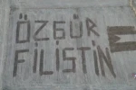 Çanakkaleli çiftçi Filistin’e destek için tarlasına ’Özgür Filistin’ yazdı