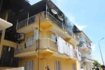 Çatı katında çıkan yangında 3 bina zarar gördü