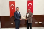 Çavdarhisar Kaymakamı Murat Ak’a Fahri Hemşehrilik Beratı
