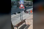 Çaycuma’da motosiklet yaya geçidinde anne ve çocuğuna çarptı: 2 yaralı