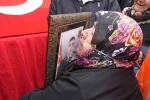 Cenazede yürek burkan feryat, anne şehit oğlunun fotoğrafına sarıldı: "Kurban olurum sana"