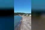 Cide’de selin ardından vatandaşlar sahillerde denize girmeye başladı