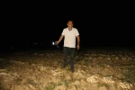 Çiftçilerin "beyaz altın" nöbeti: Bir yıllık emekleri için sabaha kadar tarlada bekliyorlar