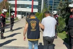 Cinayet davası esnasında silahla adliye önüne gelen 3 şahıs yakalandı