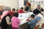 Çocuklar anneleriyle birlikte geleneksel kilim dokumayı öğrendi