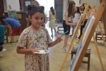 Çocuklar tatilde ebru sanatı, tuval boyama, çocuk pilatesi ve seramik atölyelerinde hem eğleniyor hem de öğreniyor