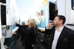 Çöp kamyonlarından çiçek kokuları yayılıyor