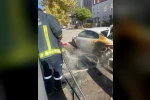 Çöpe atılan yanıcı madde otomobili yaktı