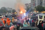 Çorum FK taraftarları final maçını yağmur altında izledi