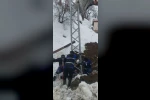 Çüngüş’te devrilen elektrik direkleri onarıldı