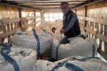 Çuvalların arasındaki 13 kaçak göçmen yakalandı
