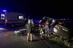 D100’de otomobil refüje çarptı: 2 yaralı
