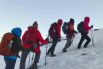 Dağcılar Ağrı Dağı’nın beyaz zirvesine ulaştı 