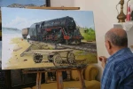 Demir yollarından emekli oldu, hiç bitmeyen tren sevgisini yaptığı tablolarda yaşatıyor