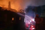 Demirci’de ev yangını
