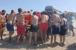 Denizde kalp krizi geçiren adama karada dakikalarca kalp masajı yaptılar